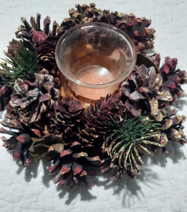 Aranjament conuri de brad