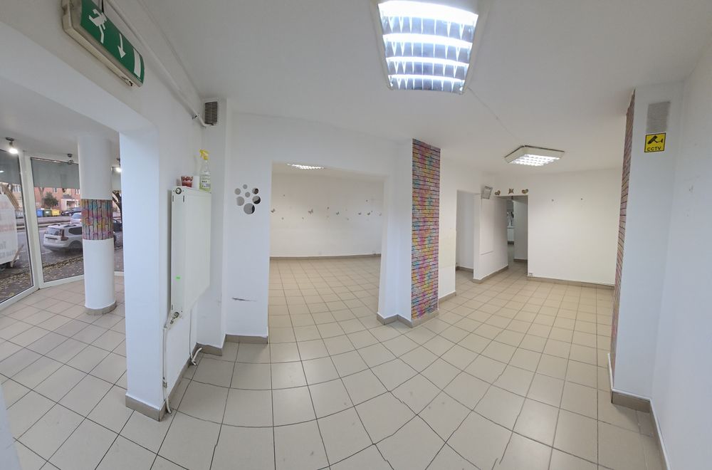 Închiriez spațiu comercial central 65m2.