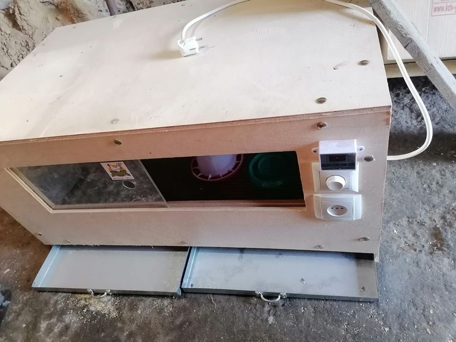 Брудер для цыплят продается новый