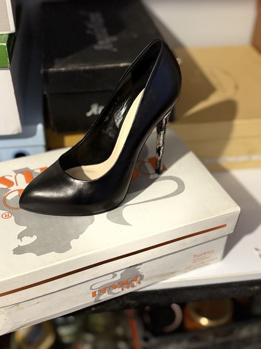 Продам обувь новую и б/у, все кожанные, размер 35-36, цены по запросу