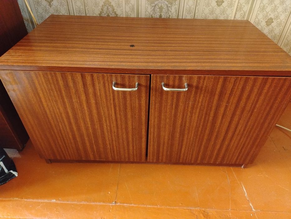 Продам тумбочки и тумбы