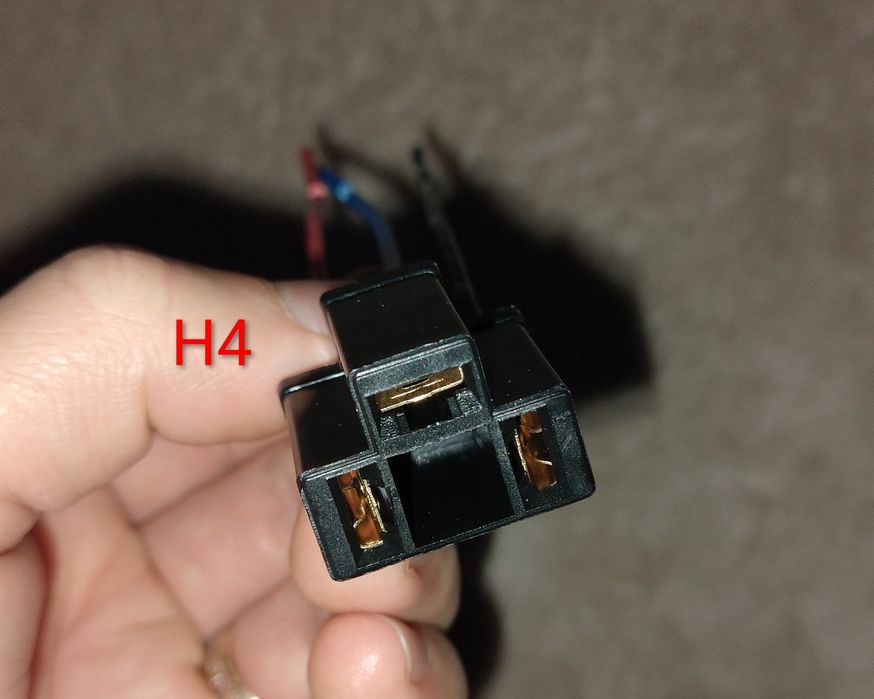 Set 2 mufe / Soclu pentru becuri H 11 , H 7 si H 4