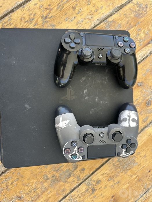 PlayStation 4 Slim sotiladi

PS4 Slim yaxshi holatda sotiladi.
Komp