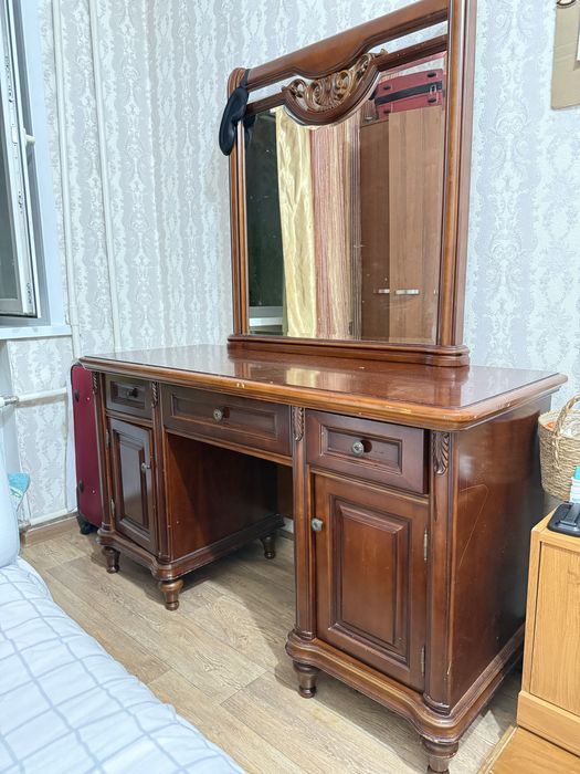 Комод / туалетный столик с зеркалом/ комод