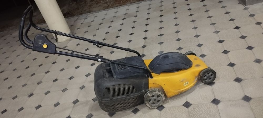 Продаётся газона косилка