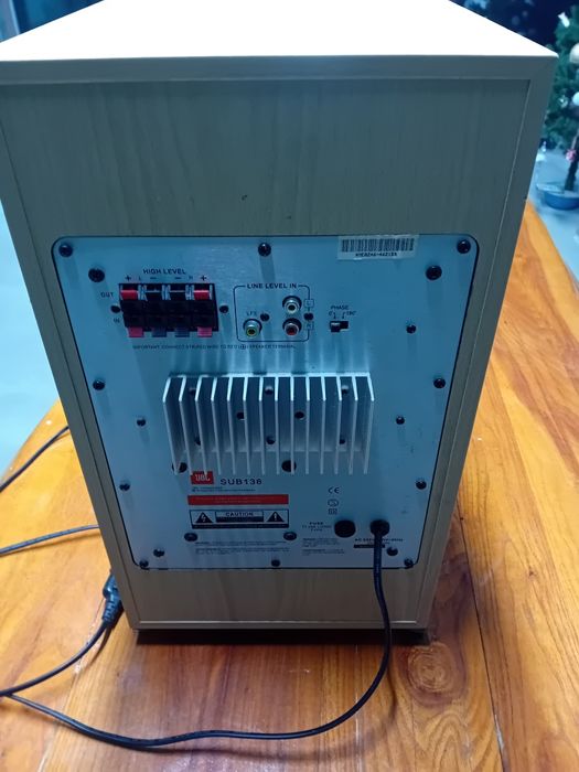 Субуфер активен JBL