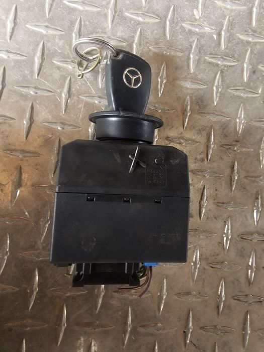 Contact cu cheie Mercedes-Benz CLK 200 A209 2005 - Cod 2095452308