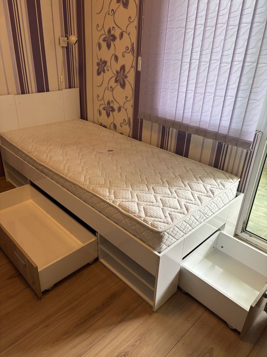 Легло 90x200 с чекмеджета и рафтове + матрак