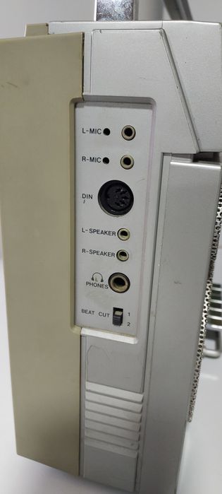 Vând radiocasetofon vintage Boombox