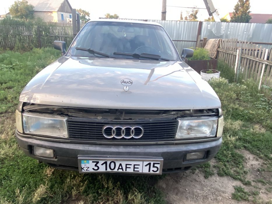 Audi 80.