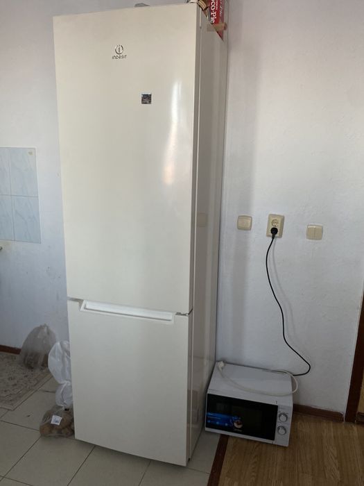 Продам холодильник индезит