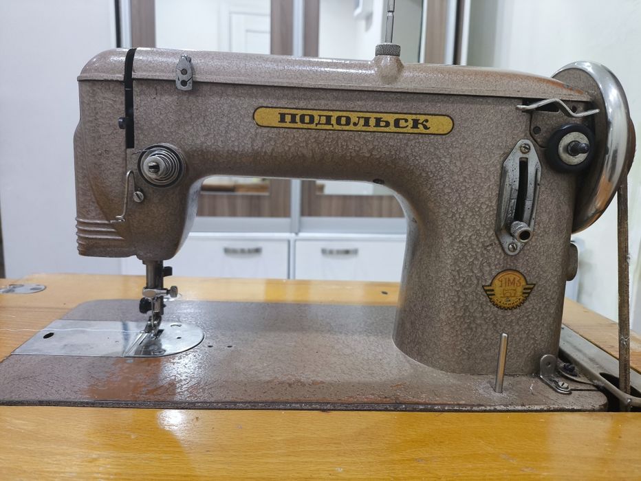Продам швейную машинку
