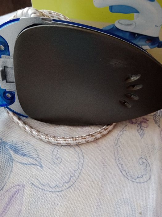 Дорожный маленький утюг