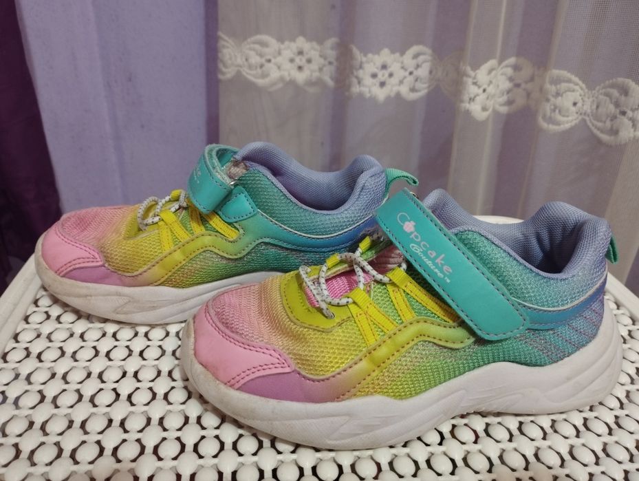 Лот балеринки, маратонки и сандали номер 30