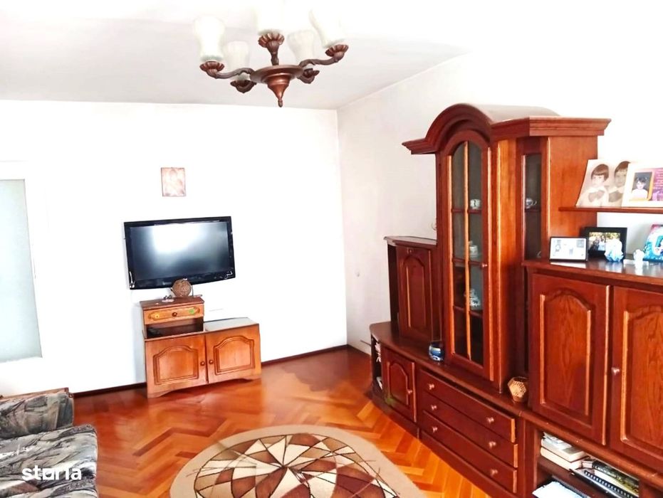 Apartament 4 camere in Micalaca 300 / la Supeco