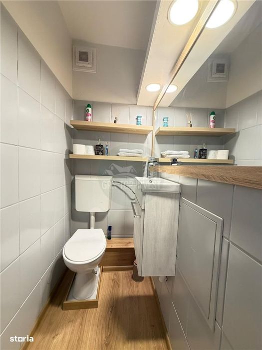 Apartament 3 camere 2 bai si balcon zona Turnisor