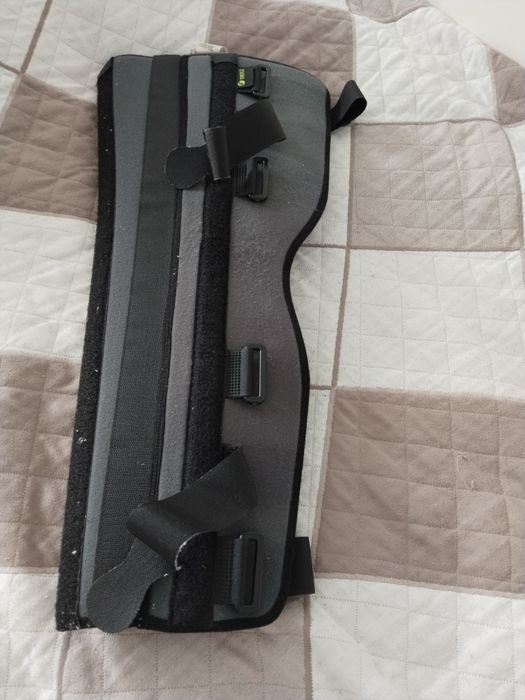 Продоётся тутор.(гипс)