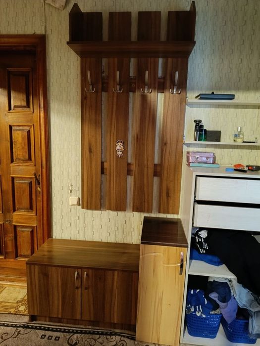 Продам в прихожую