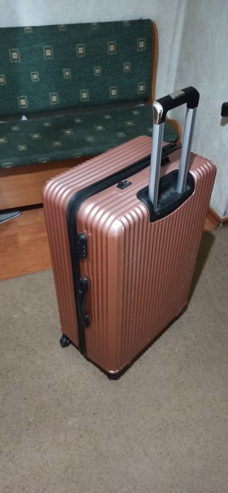 Чемодан большой пластик
