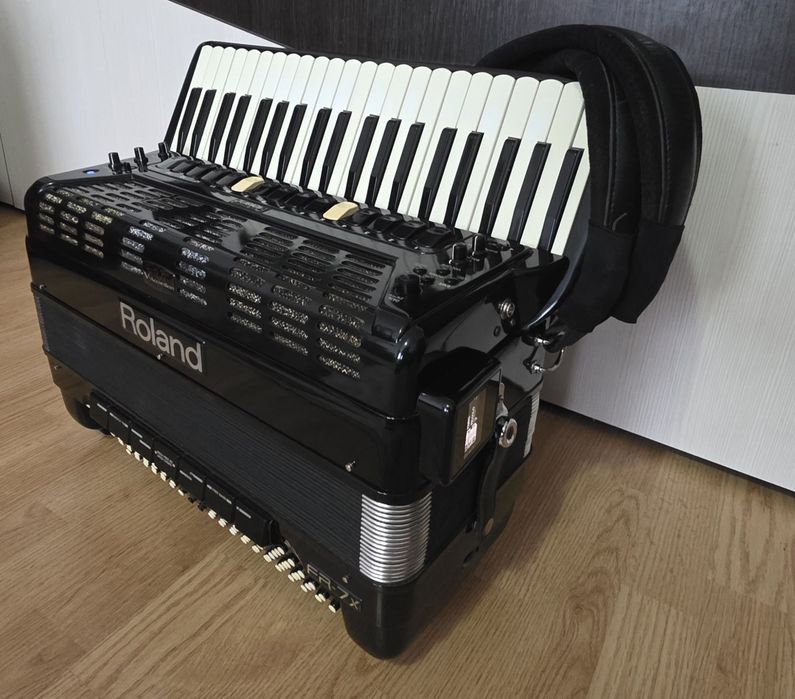 Acordeon Roland Fr 7x/Set Tonuri 2025/Ritmuri