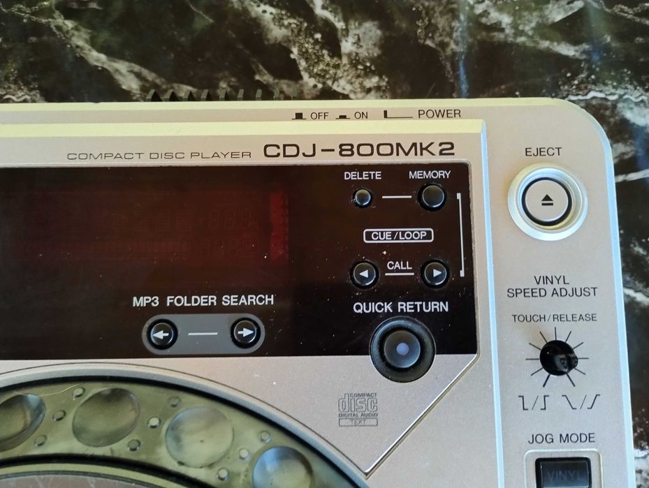Pioner CDJ-800MK2 audio dj mixer