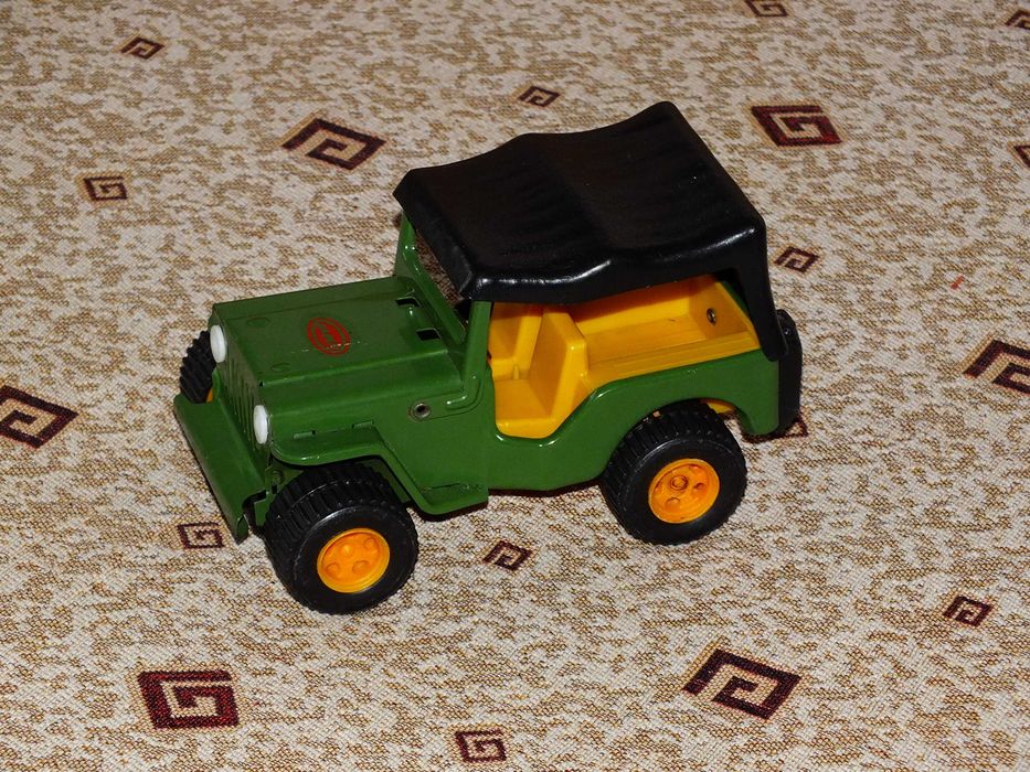 Метален джип на завод Мир Разград