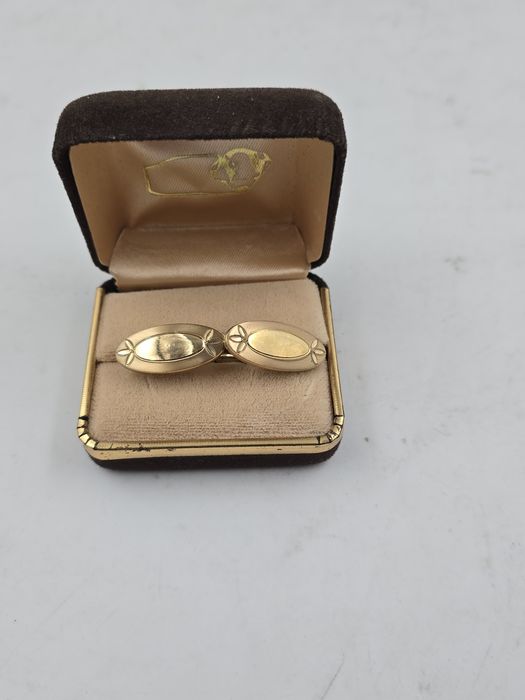 Butoni pentru cămașă