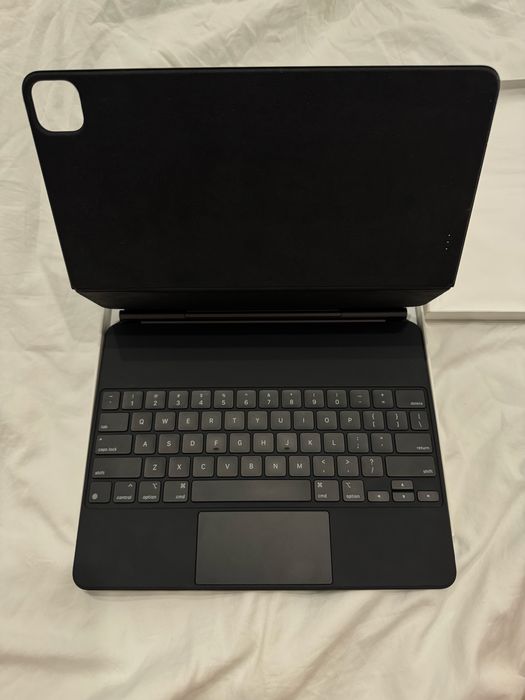 Клавиатура для Ipad 12.9 Apple Magic Keyboard 2021