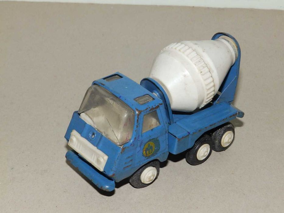 Стари детски играчки на различни цени