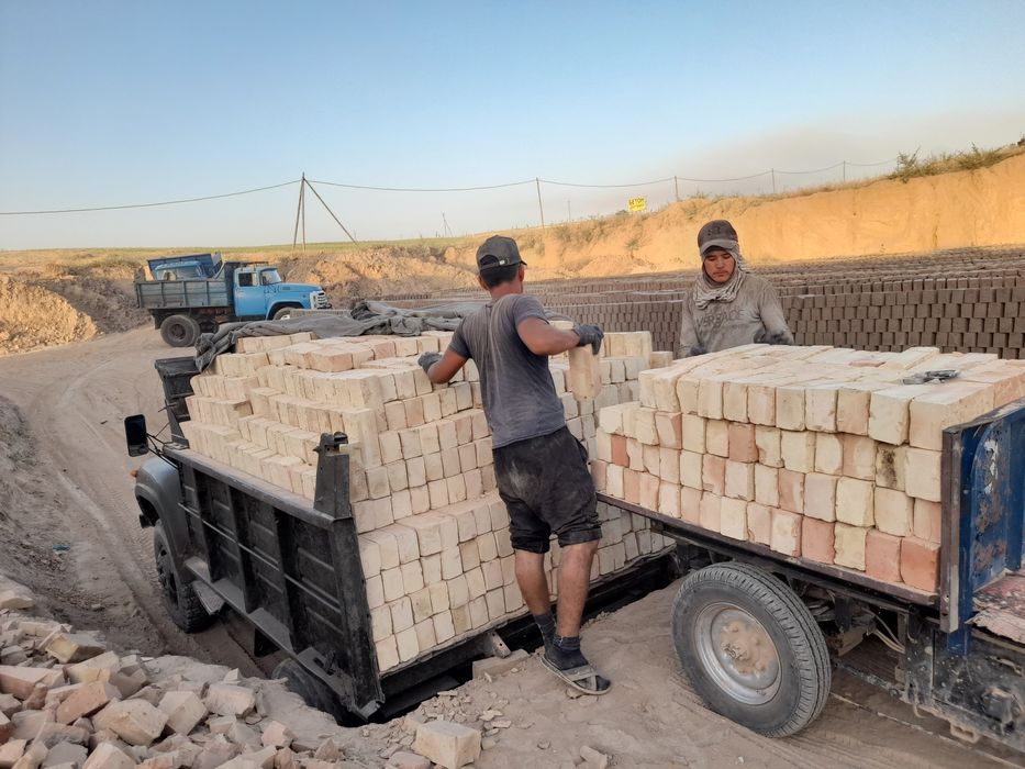 Pishkan Gisht va xom Гишт