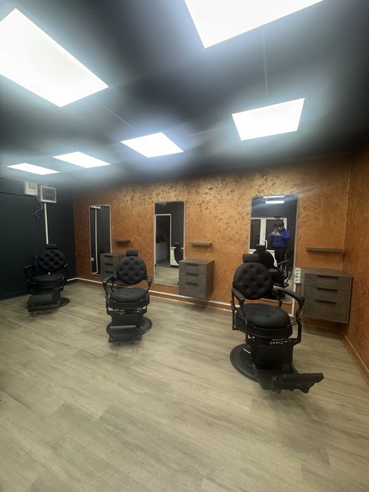 Posturi de frizerie disponibile spre închiriere