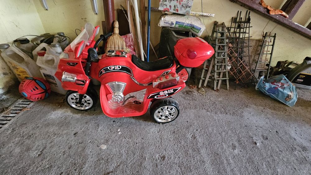 Vand motocicleta electrica cu 3 roti