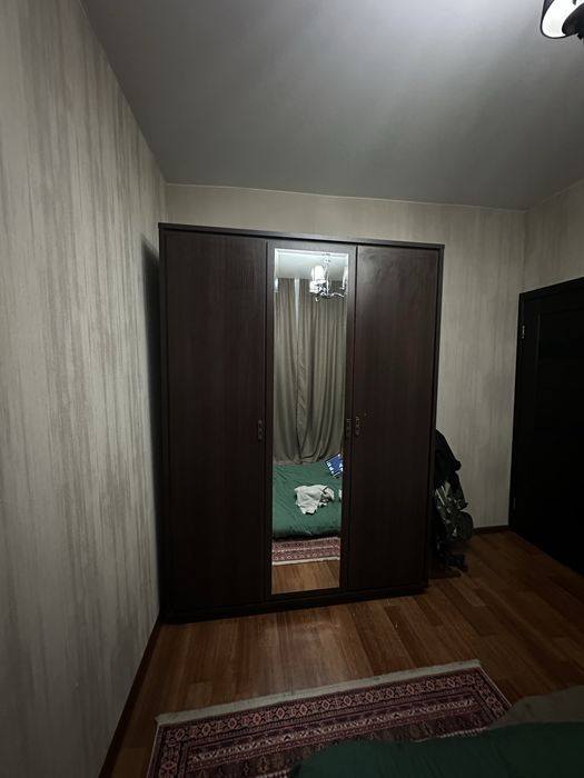 Продам шкаф 3-дверный с зеркалом. Самовывоз