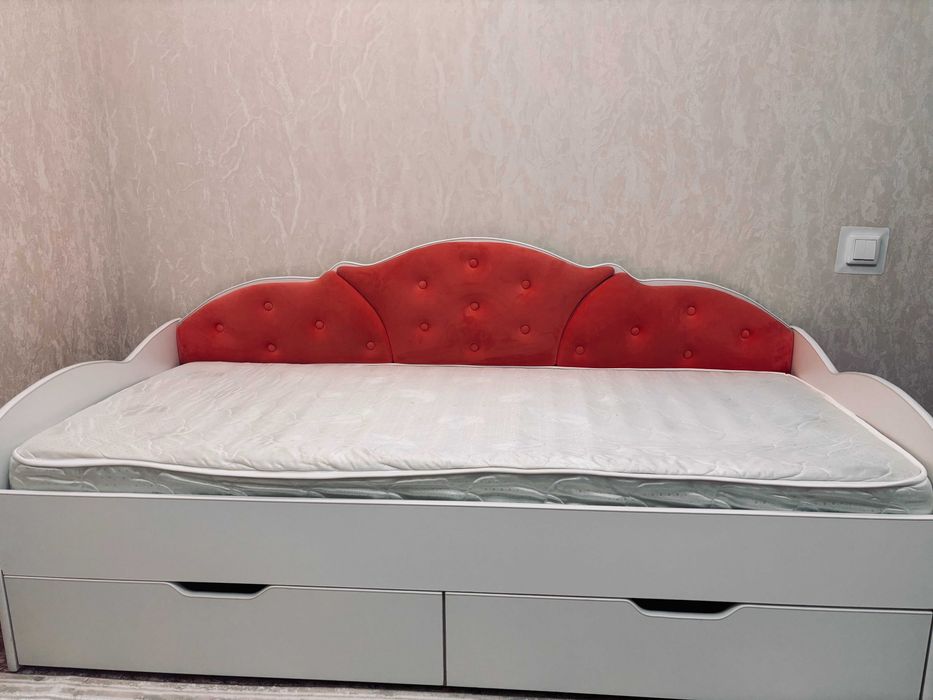 Продам подростковую кровать для девочек