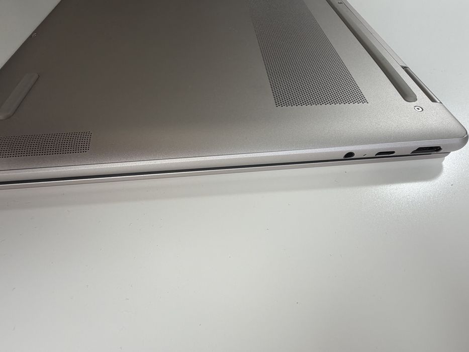 Lenovo Yoga 2-in-1 14” 2.8K  AI 7 350 | 32GB RAM | 1TB SSD | IMPECABIL + GARANȚIE