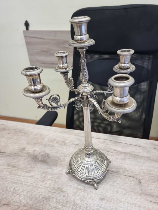 Стар сребърен свещник