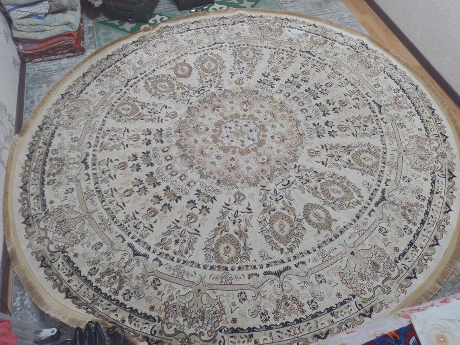 Продам ковер круглый