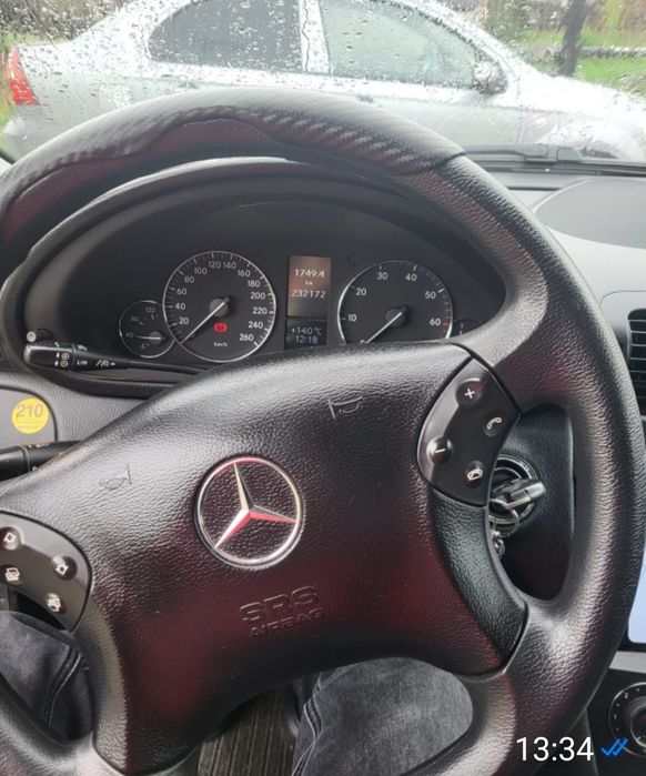 Mercedes    c180