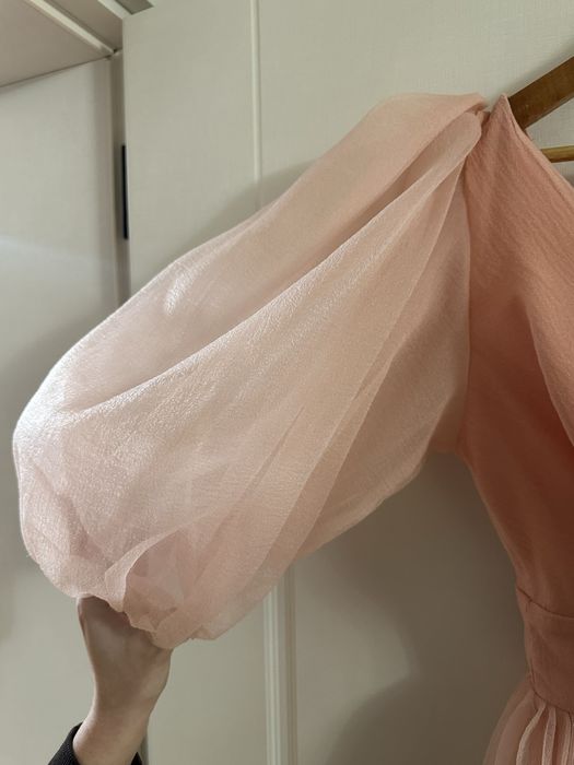 Рокля с балон ръкав