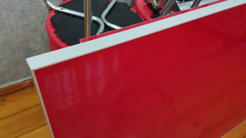 Kuxonniy mebel sotiladi 1,60 ga 60 sm va stol stul