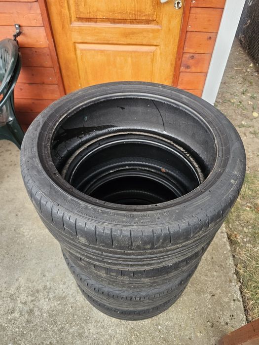 4x Pirelli 235 40 19