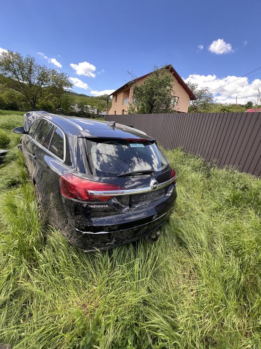 Vand opel insignia pentru piese