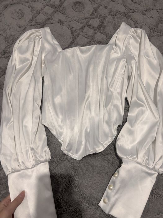 Киімдер сатылады