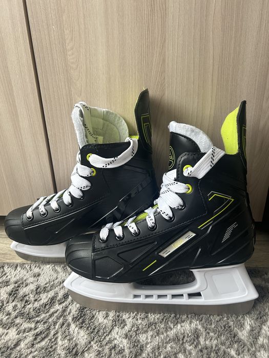 Продам Коньки хоккейные