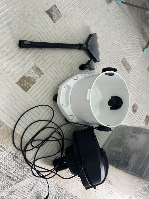 Пылесос  моющий Karcher SE 4