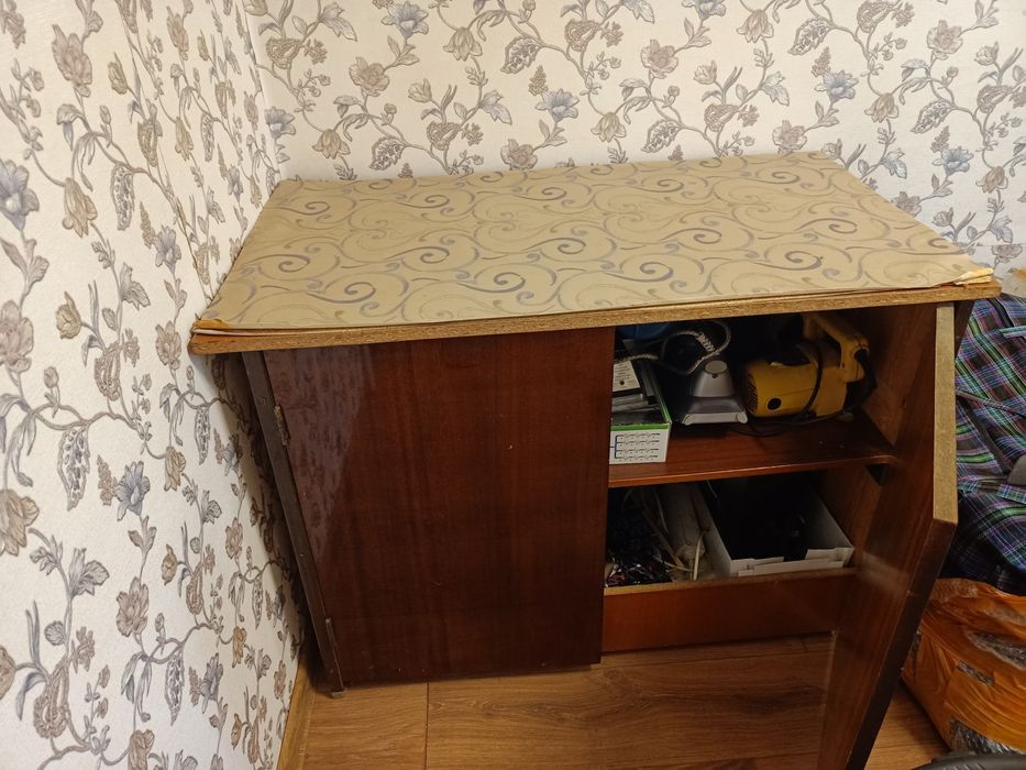 Стол как для дома,так и дачи.