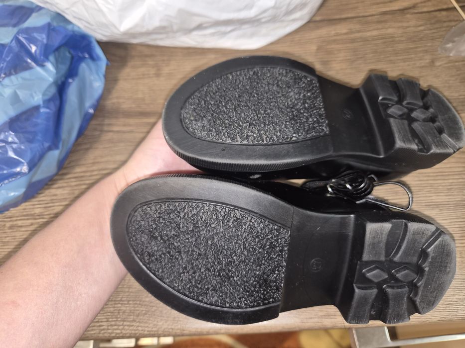 Детски обувки 28 номер и 27 номер