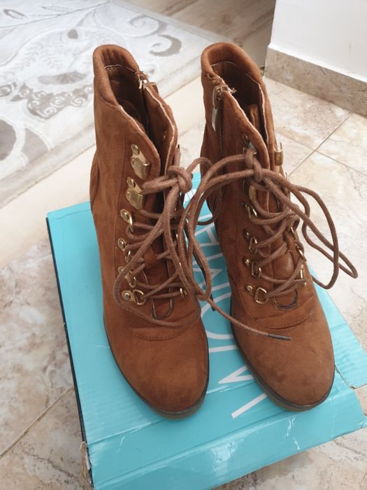 Дамски   велурени боти