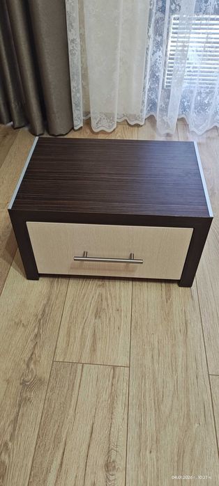 Италиански разтегателен диван от масивно дърво.