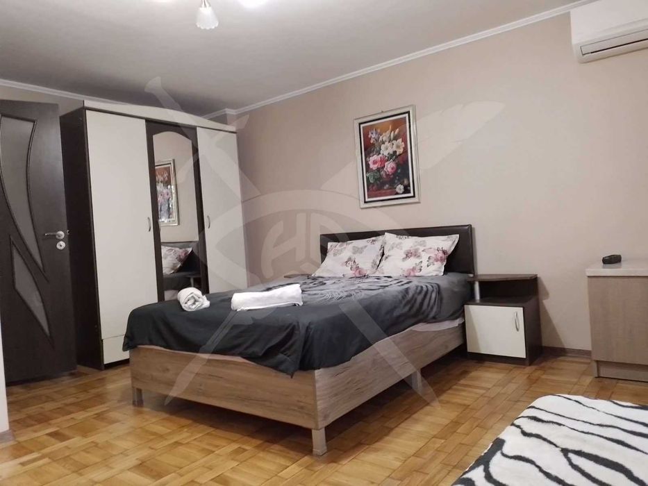 Продава се Тристаен апартамент в Варна, Център - 60 кв.м за 2834 €/кв.м - Снимка #3